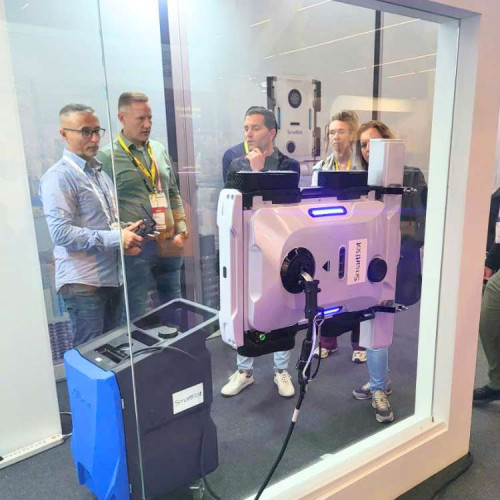 X-Human Lingjing J1 SE - Giải pháp robot lau kính tòa nhà đột phá